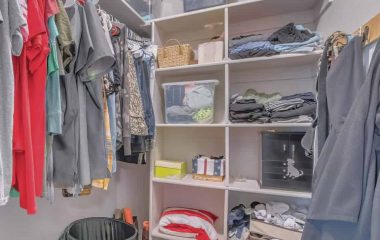 פתרונות מדפים לחללים קטנים